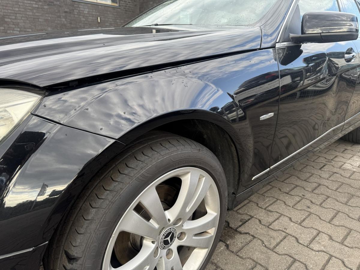 Mercedes C Klasse 204 original Kotfl&uuml;gel vorn links 197 Obsidianschwarz Bj.2009